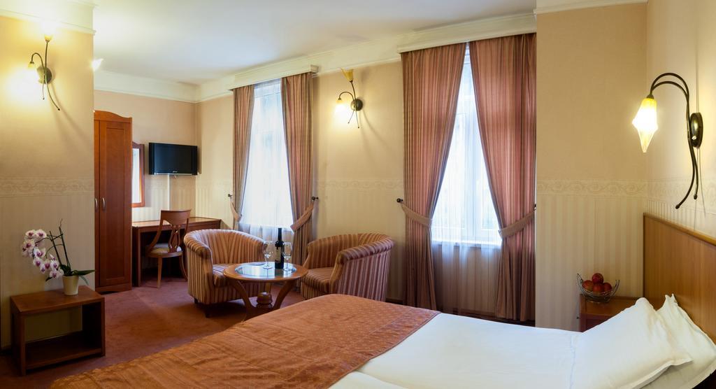 Hôtel Aleksandar à Vrnjačka Banja Extérieur photo