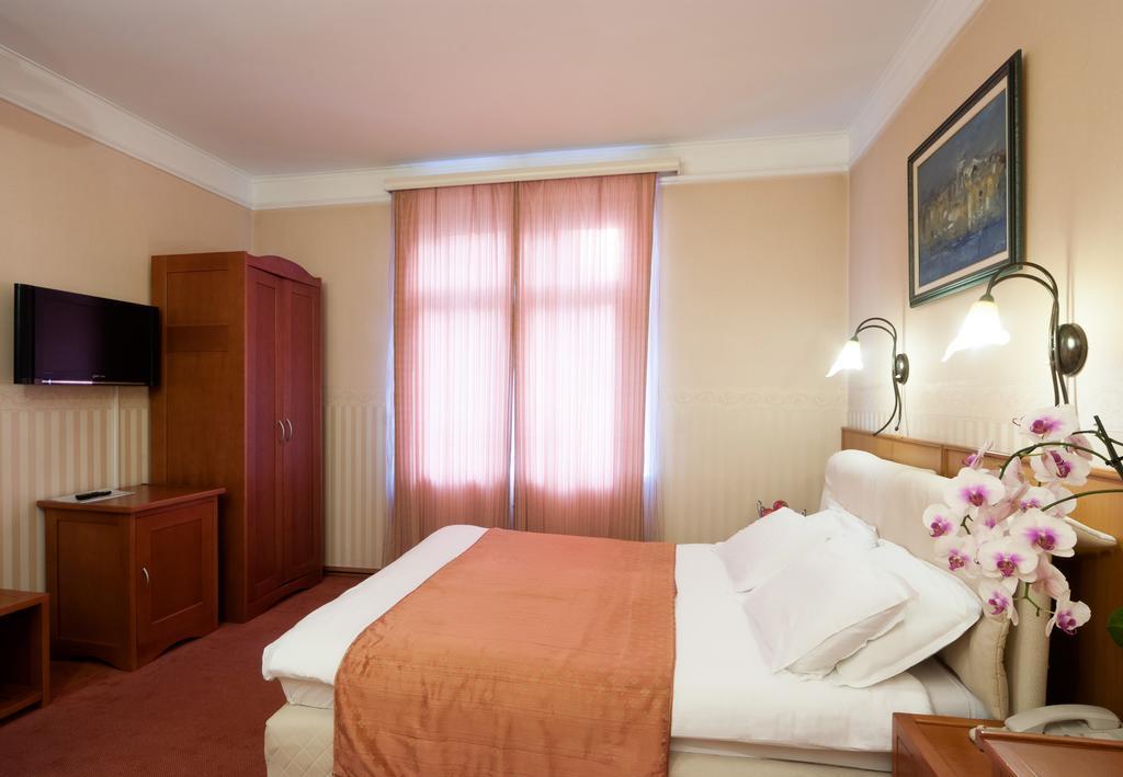 Hôtel Aleksandar à Vrnjačka Banja Extérieur photo