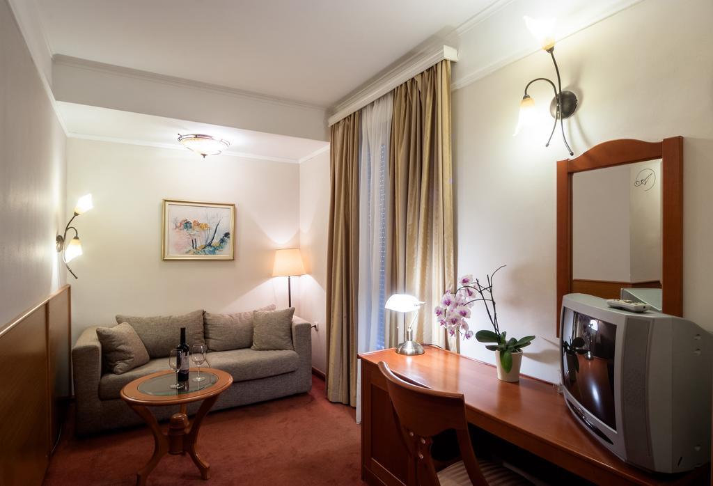 Hôtel Aleksandar à Vrnjačka Banja Extérieur photo